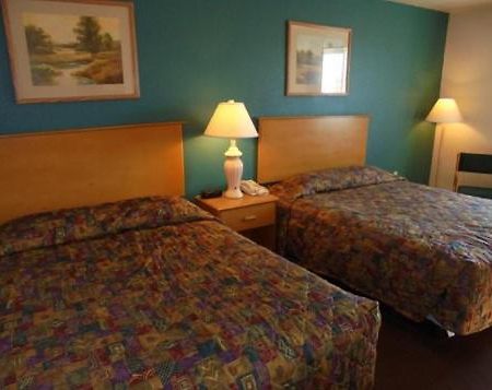 Herington Inn And Suites Exteriör bild