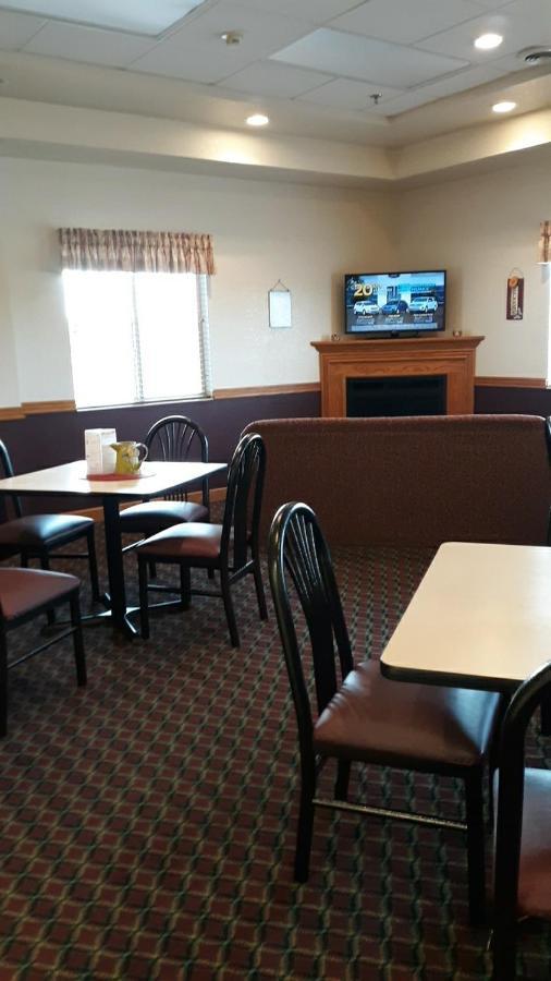 Herington Inn And Suites Exteriör bild